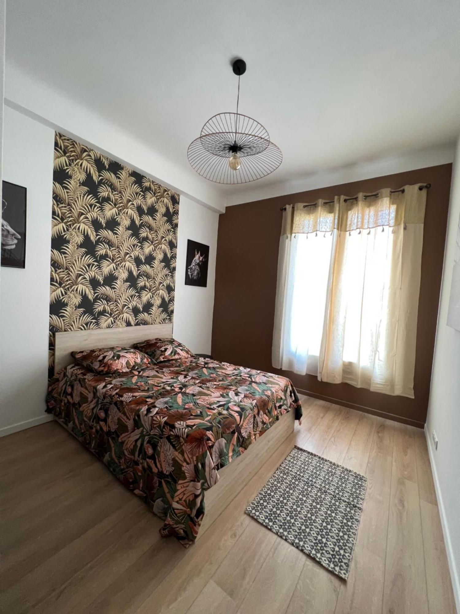 Belle Perle Rare Port De Appartement